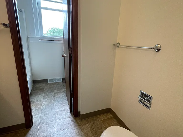 314 N 6th St #102 — Photo 17
