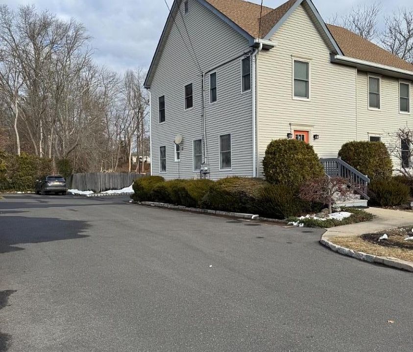 1st image of 630 Valley Rd