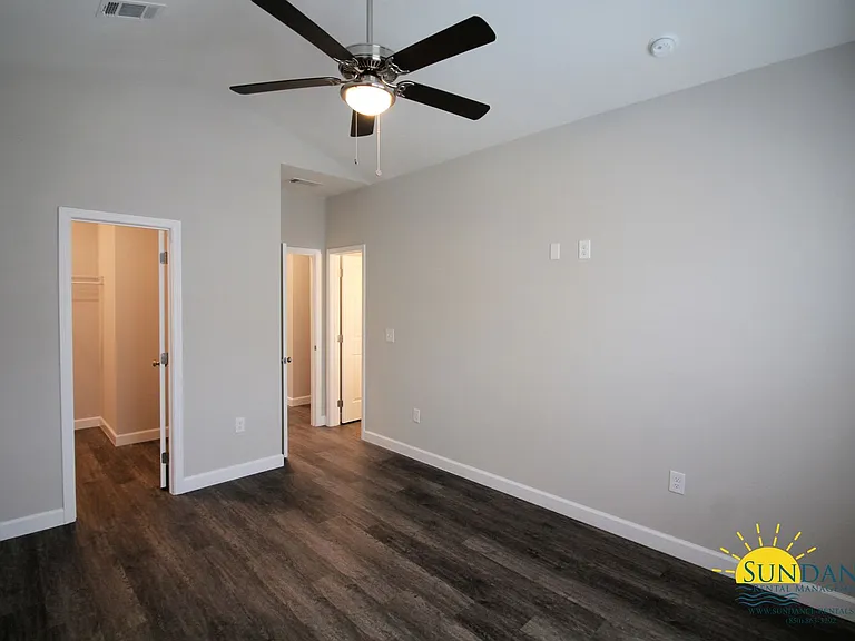 1813 Stable Ln — Photo 8