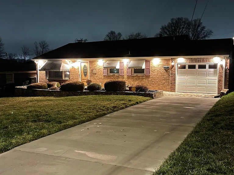 606 Doe St — Photo 3