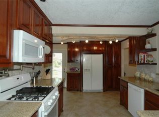 106 Camellia St, Lake Jackson, TX 77566