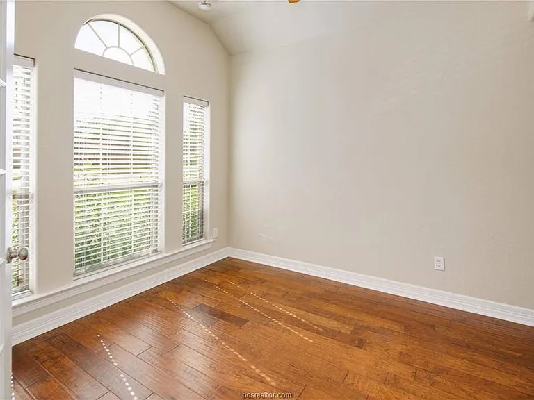 2481 Newark Cir — Photo 17