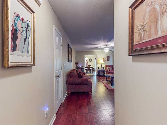 4th image of 764 Burgess Ave