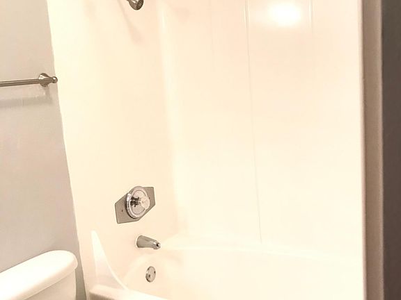5th image of 1408 Village Ln