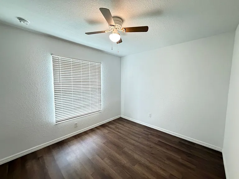 85 Maple Dr — Photo 16