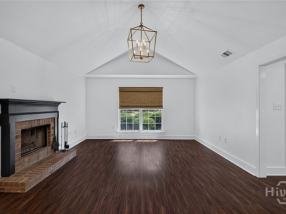 5th image of 119 Blueleaf Court