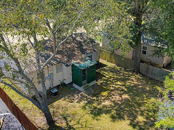 3rd image of 701 E Pinecrest Dr