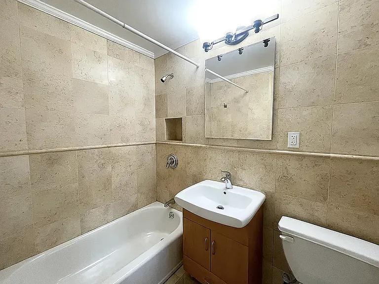 121 E 31st St #1B — Photo 6