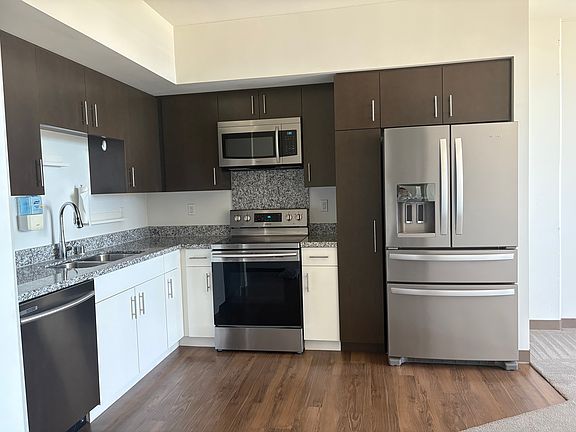 5th image of 988 Halekauwila St #4108