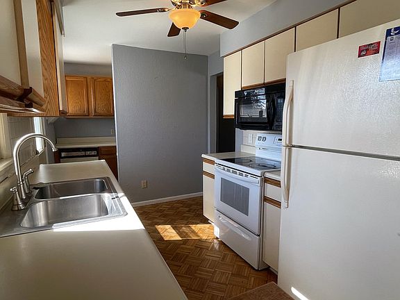 3rd image of 945 W 54th Pl