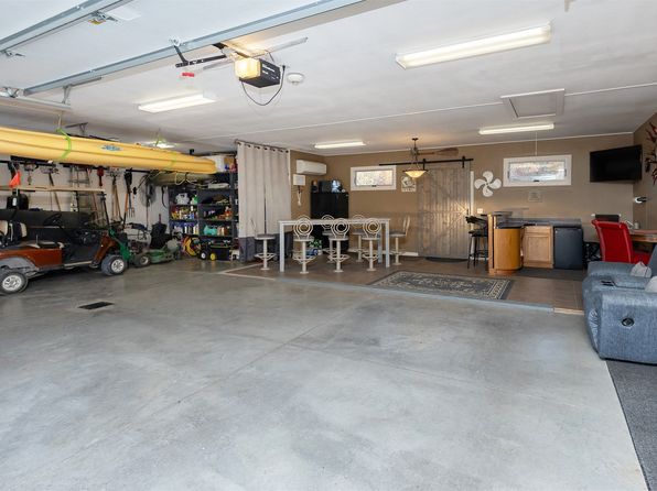 8121 Oak Ridge Dr, Dexter, IA 50070