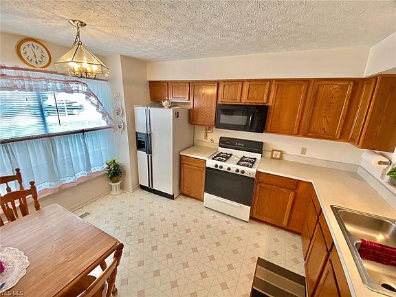 2nd image of 1130 Lake Meadow Ln