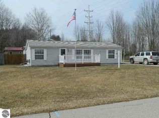 609 Floyd St, Coleman, MI 48618