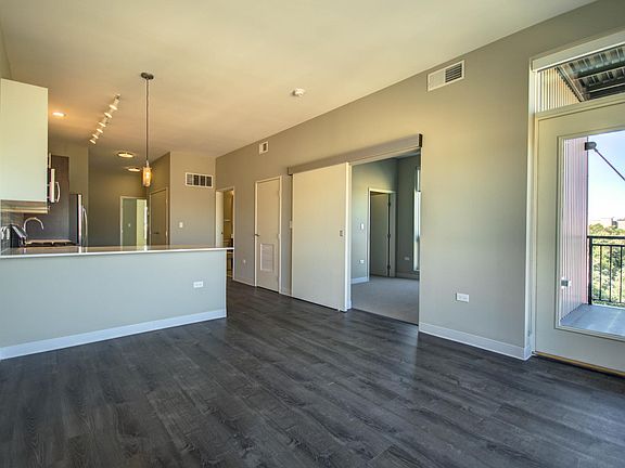 3rd image of 851 W Grand Ave #207F