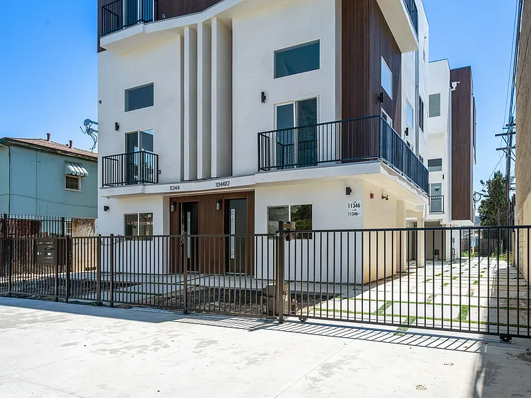 11344 Hatteras St #F12 — Photo 17