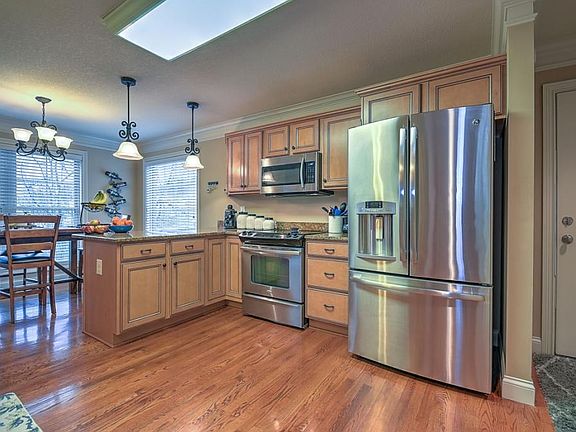5th image of 1184 Broad Leaf Dr