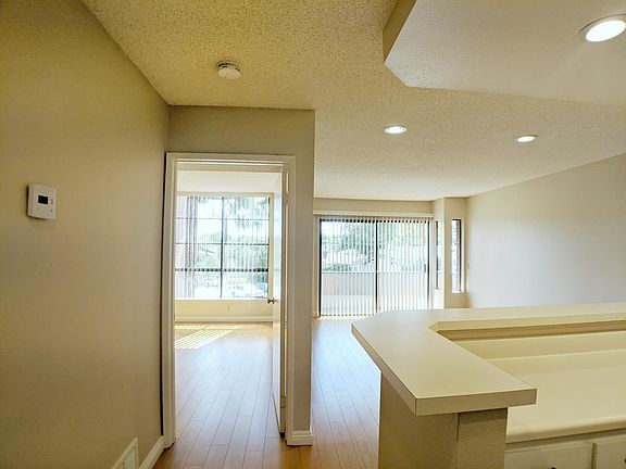 4th image of 2345 Merton Ave APT 101