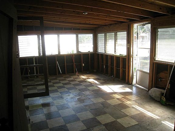 3rd image of 708 Laverne Ave