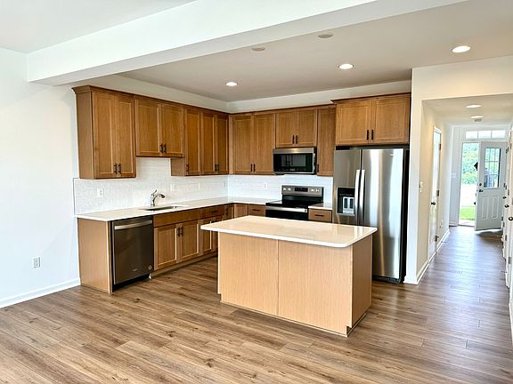 5th image of 473 Hillsdale Pl