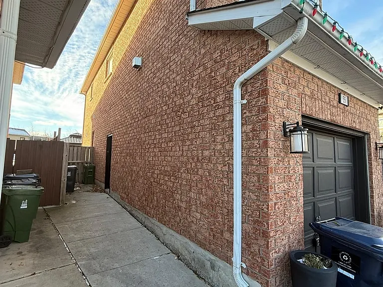 55 Purdy Cres #BASEMENT — Photo 11