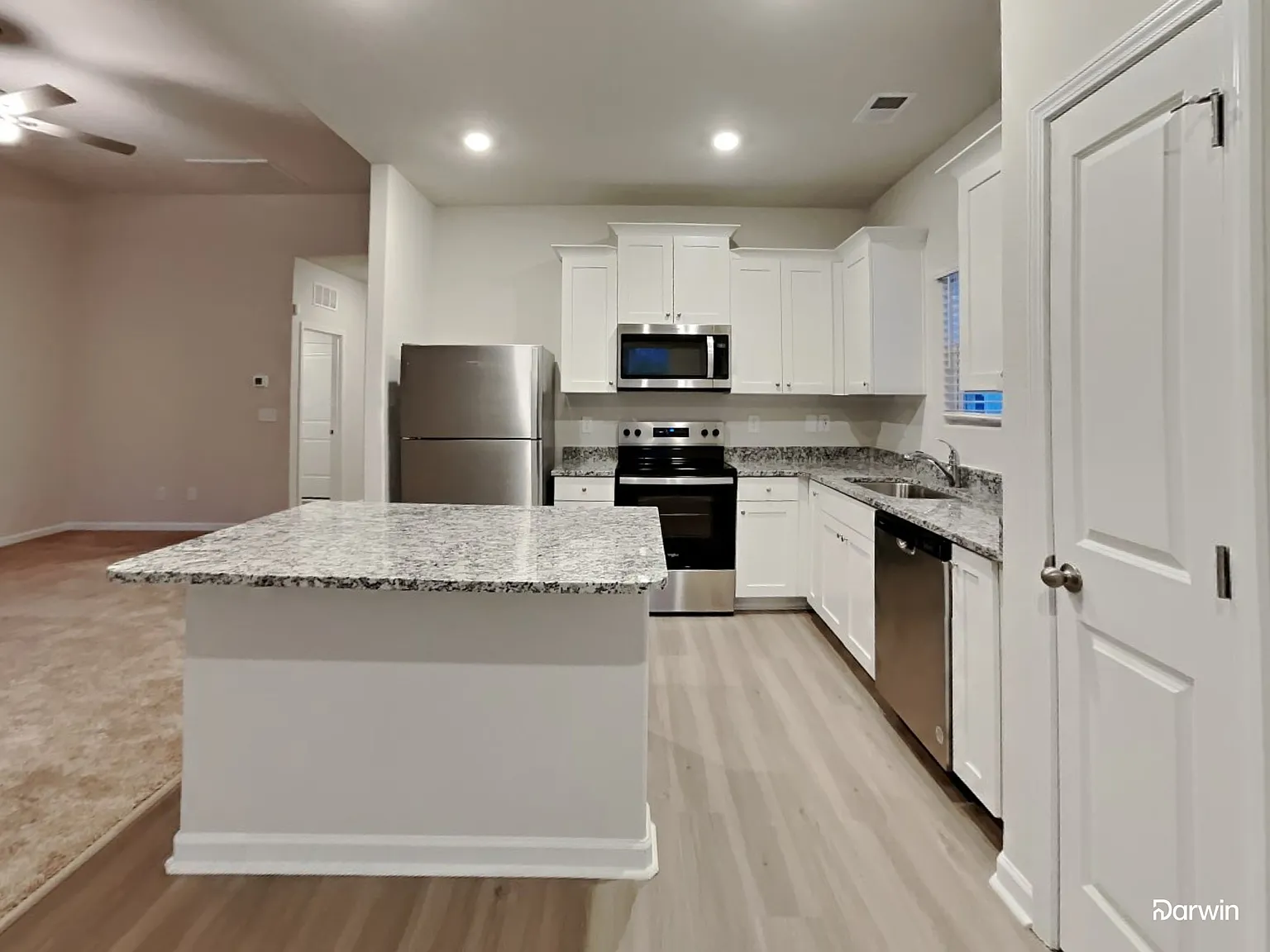 3 bed, 2.0 bath, 1316 sqft, $1,725 — Photo 4