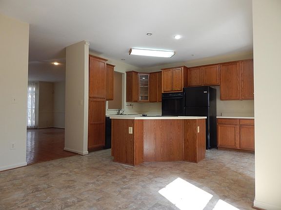 4th image of 6 Waddington Ln