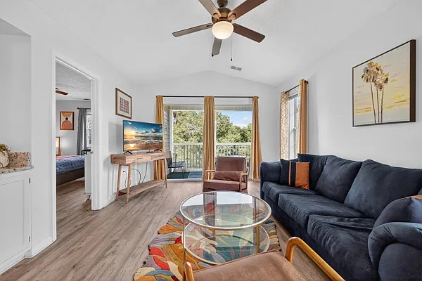 2 bed, 894 sqft, $1,575 — Photo 4
