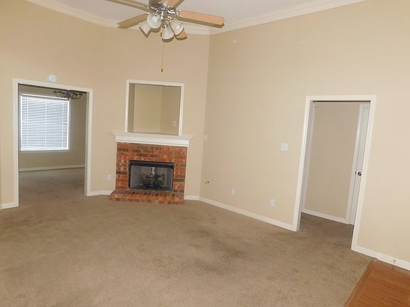 392847 _ Livingroom 1_04252016