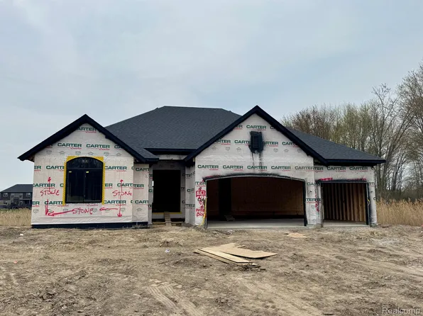 50080 Mustang Dr, Macomb, MI 48042