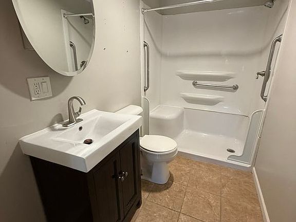 4th image of 629 Clinton St Unit 1