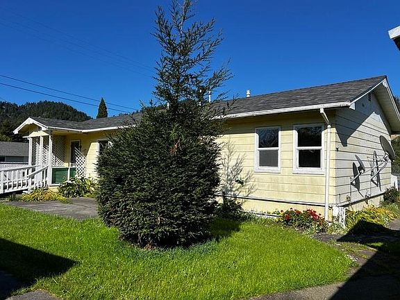 3rd image of 471 Hilltop Dr