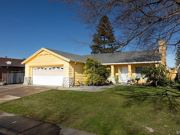 2nd image of 1613 Lariat Ln
