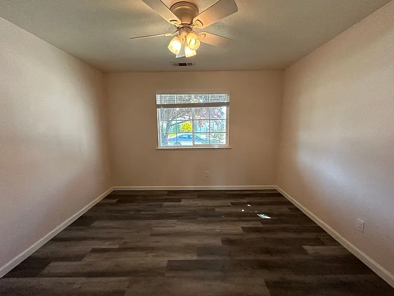 3086 Beverly Ct — Photo 11