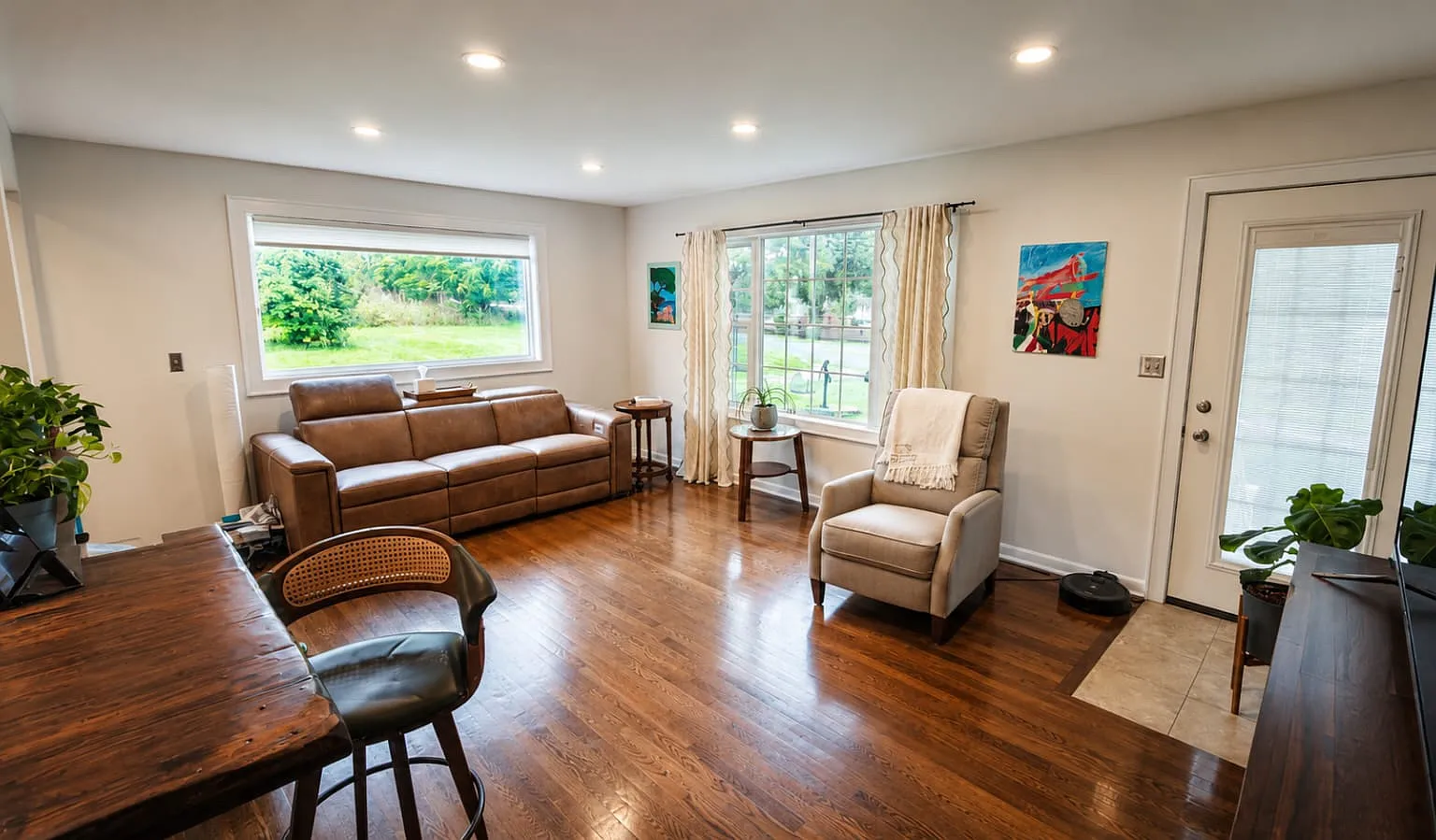 3 bed, 2400 sqft, $2,300 — Photo 4