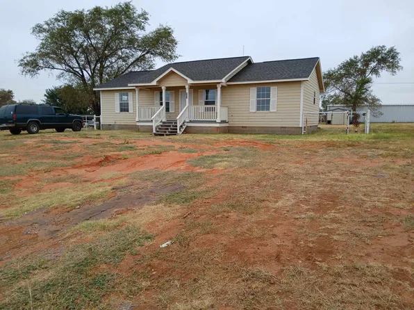 303 N 11th St, Sayre, OK 73662