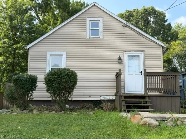 2250 Cooledge Ave, Akron, OH 44305