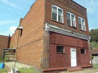 69 6th St, McMechen, WV 26040