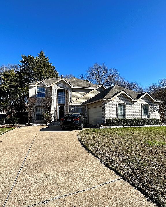 1st image of 208 Lemontree Ln