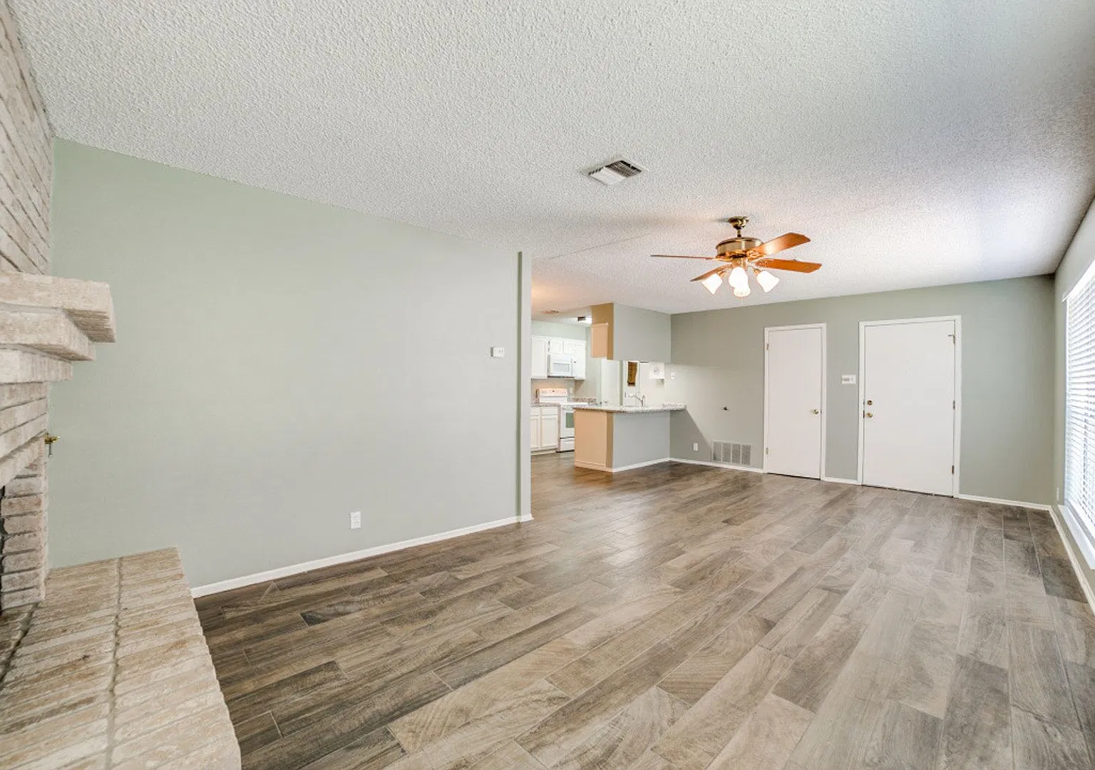 2 bedroom / 2 bathroom Seneca Estate Subdivision — Photo 3