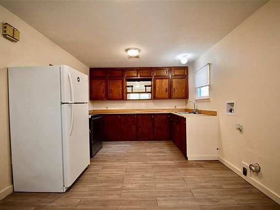5th image of 1718 W Strothers Ave