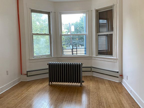 4th image of 347 Union St #2