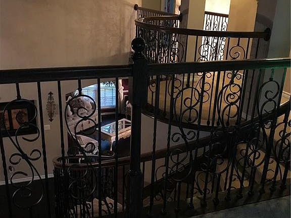 3rd image of 400 Fairweather St