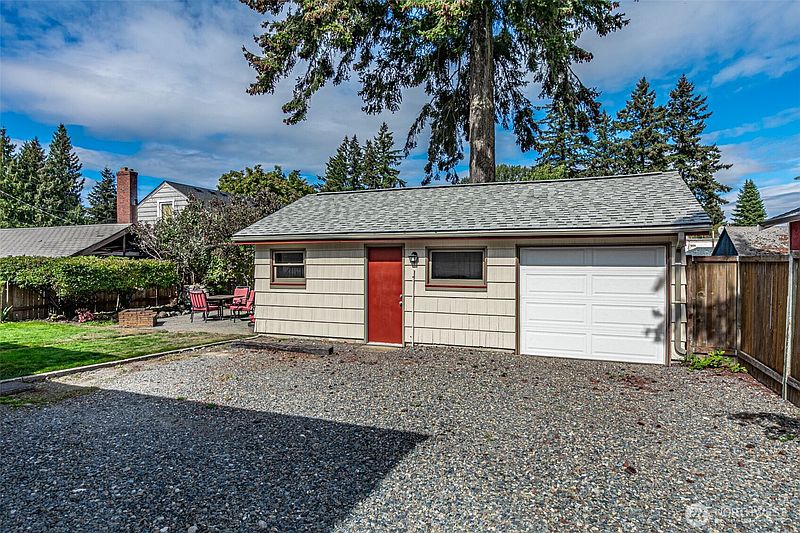 5th image of 4011 S Wright Avenue