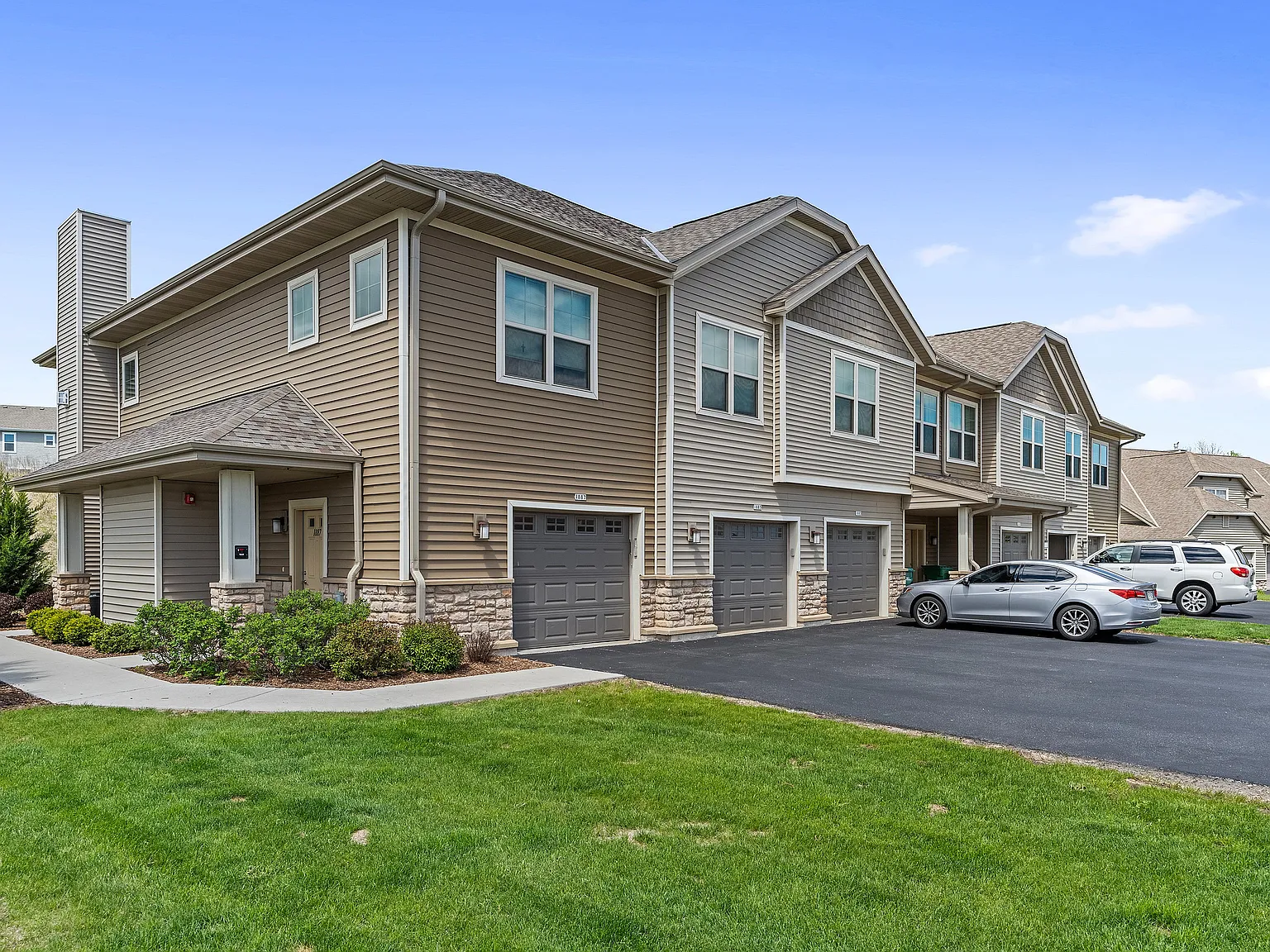High Bluff Townhomes — Photo 2