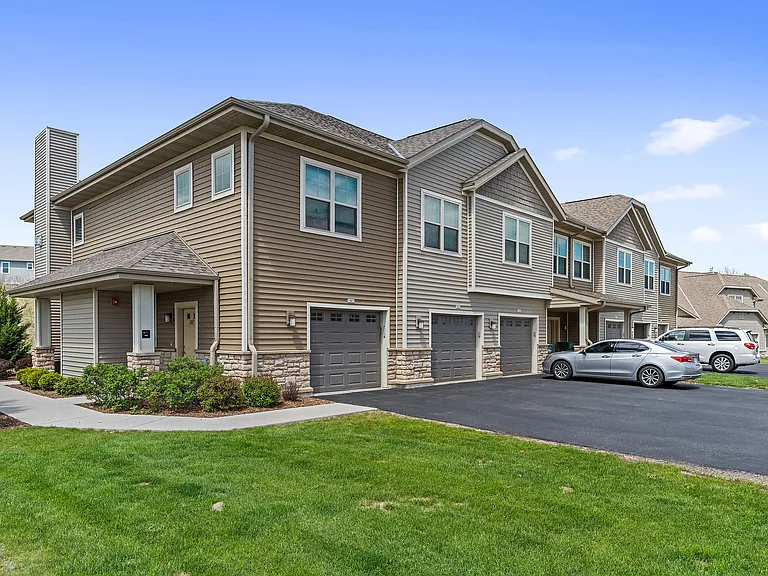 High Bluff Townhomes Resident Building Exterior
