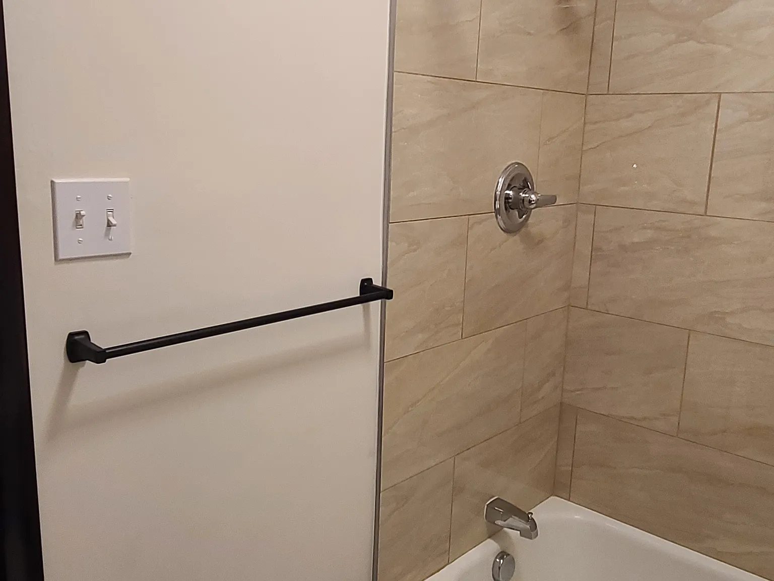 2 bed, 880 sqft, $1,600 — Photo 2