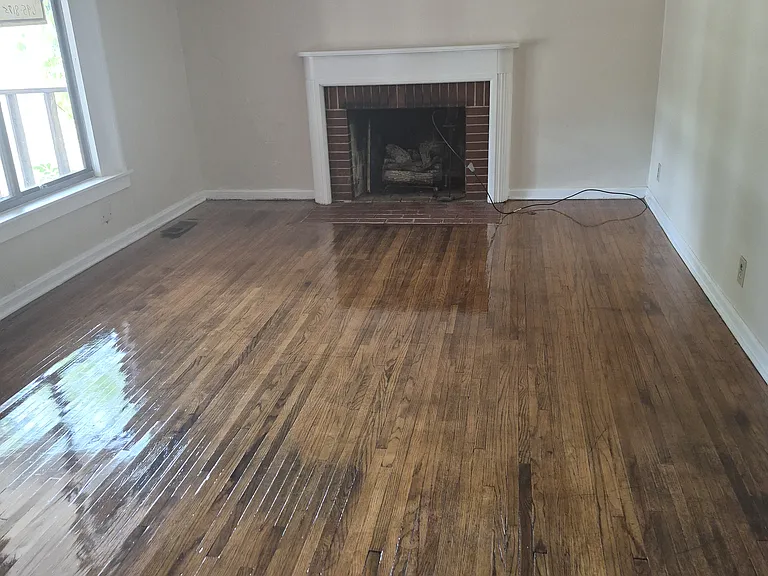 301 S Poplar St — Photo 10