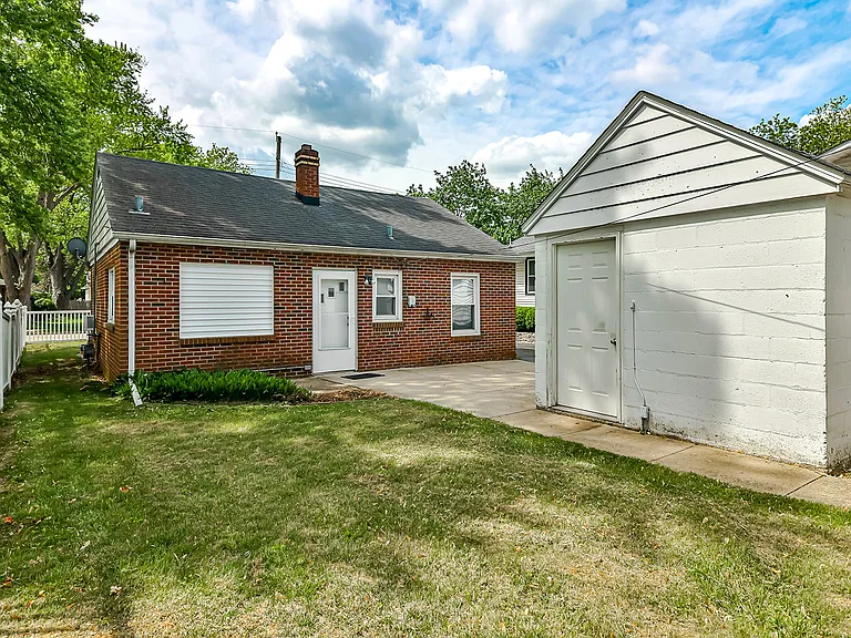 304 Merrill Ave — Photo 4
