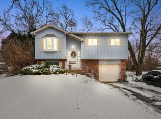 160 Balmoral Dr, Bolingbrook, IL