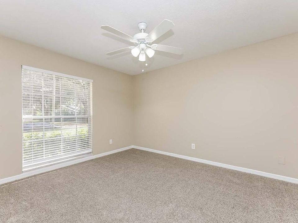1st image of 5207 Cumberland Dr #3